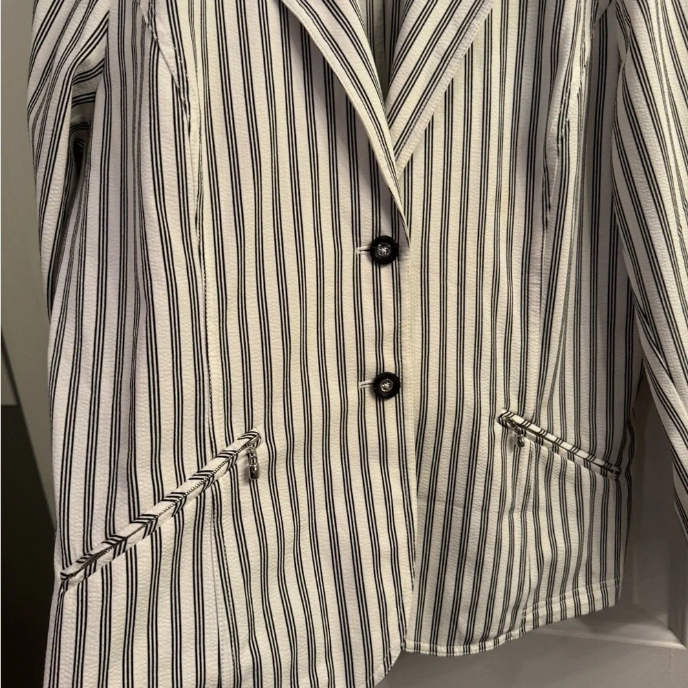 St. John Sport White Black Seersucker Striped Blazer Large